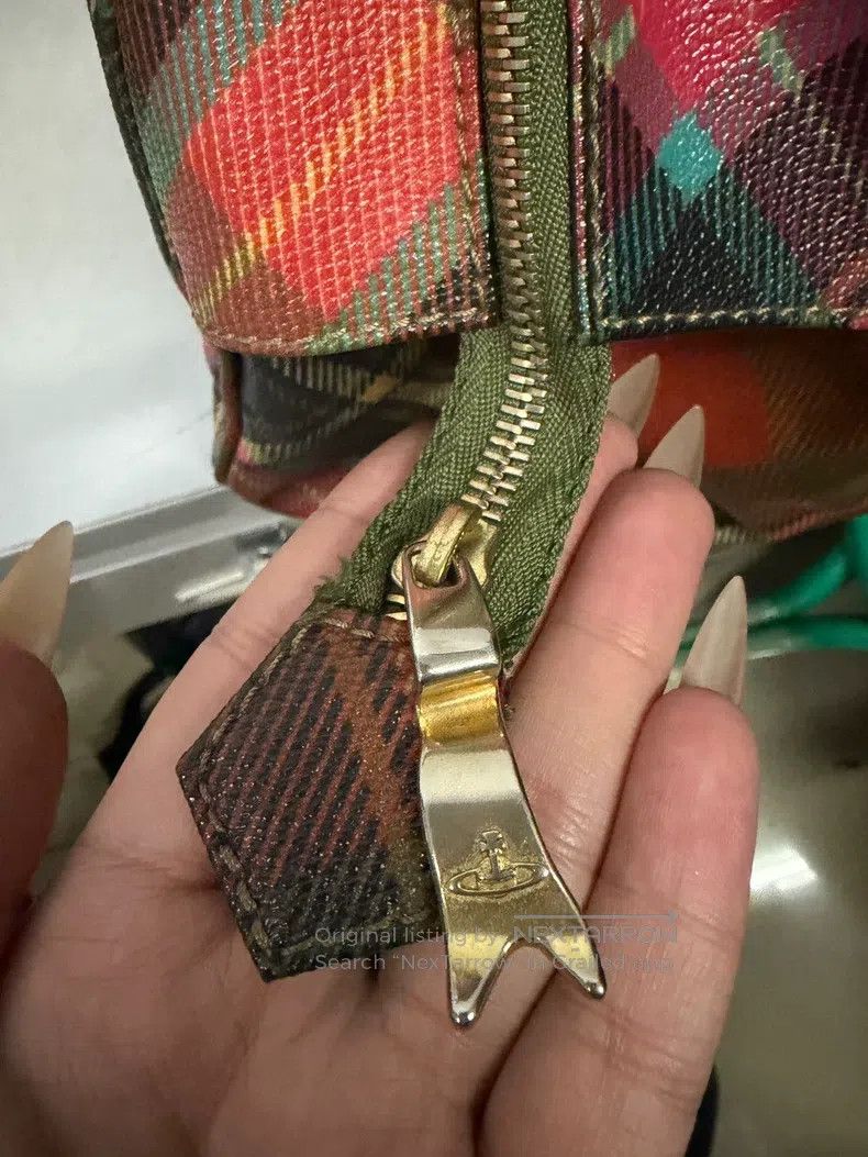 Vivienne Westwood Vivienne Westwood size os Classic, out-of-print handbag: a Size ONE SIZE - 2 Thumbnail