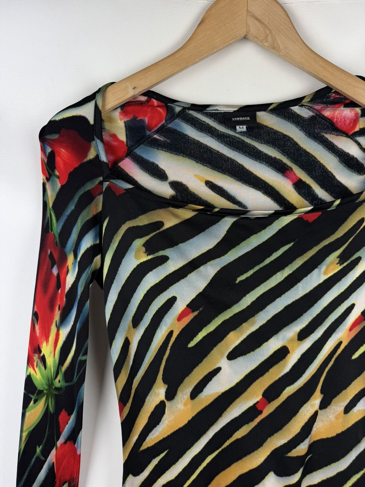 Versace Jeans Couture Versace Jeans Couture VTG Long Sleeve Patterned Tunic Blouse Size M / US 6-8 / IT 42-44 - 4 Thumbnail