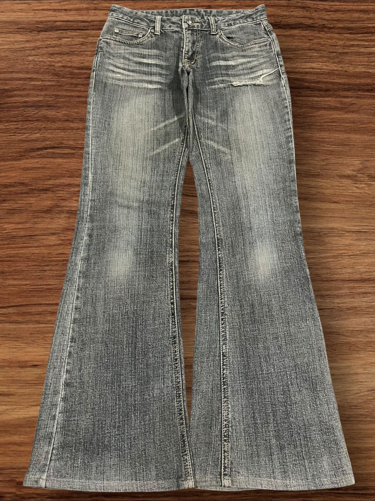Japanese Brand × Le Grande Bleu (L.G.B.) Vintage Japanese Brand Grey Washed Distressed Flare Jeans Size 27" / US 4 / IT 40 - 1 Thumbnail