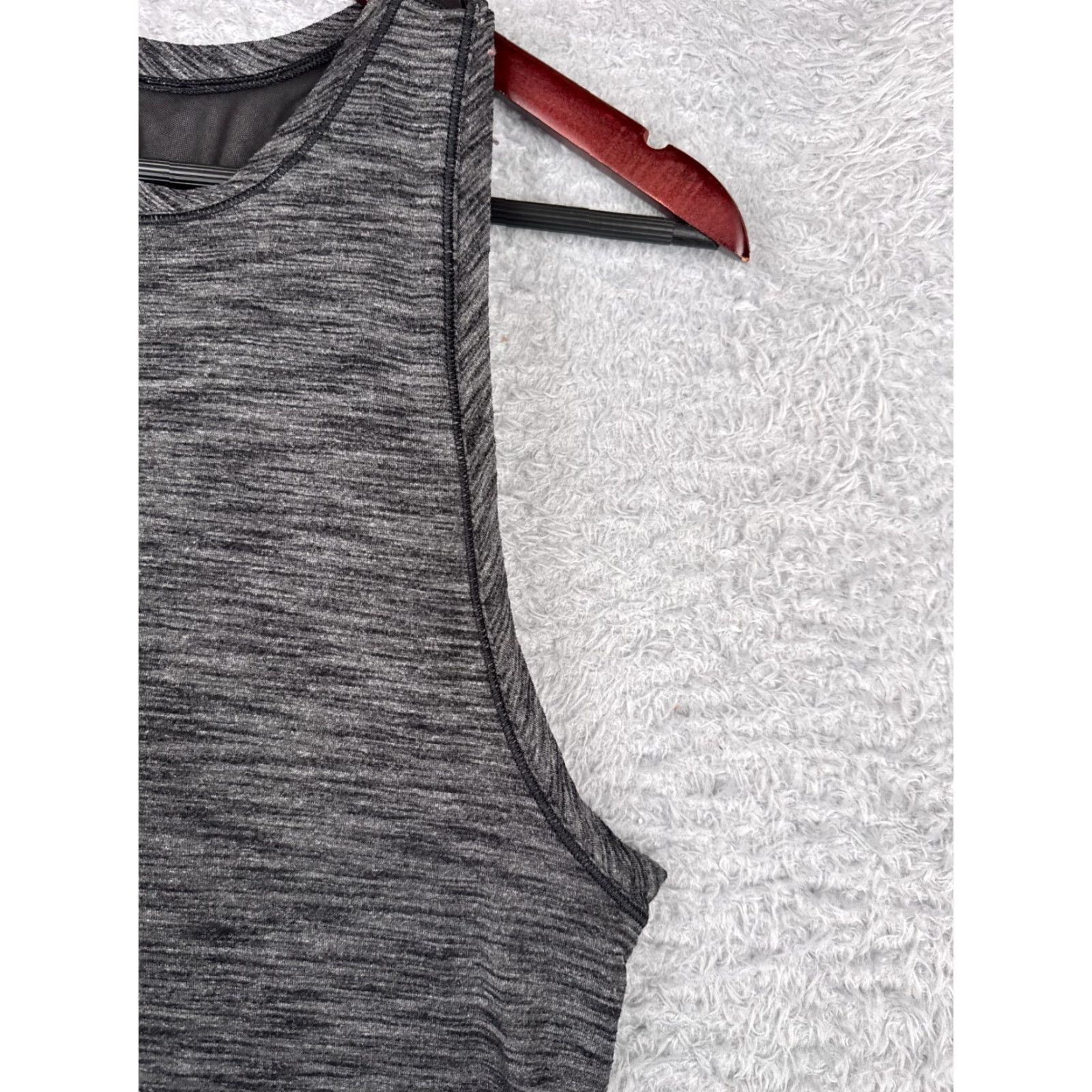 Lululemon Lululemon Shirt Women 6 Gray Heather Work The Circuit Tank Top Bult In Bra Size M / US 6-8 / IT 42-44 - 3 Thumbnail