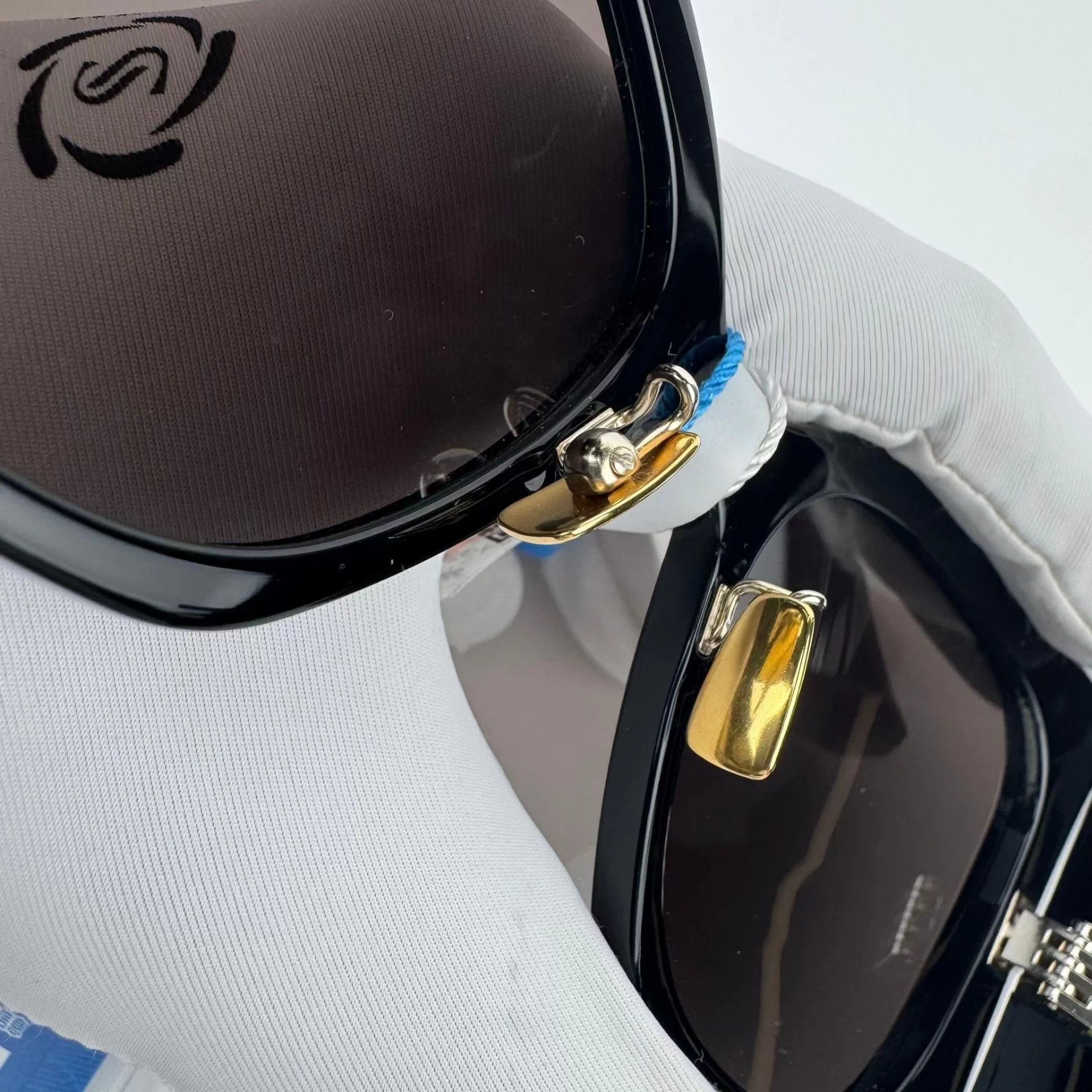 Yves Saint Laurent YSL side large logo black resin sunglasses Size ONE SIZE - 9 Thumbnail