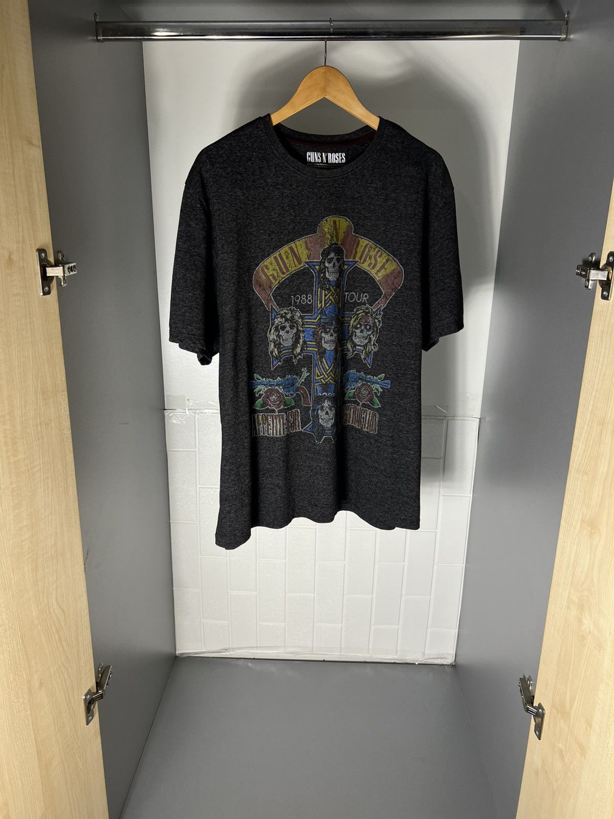Band Tees VINTAGE GUNS N ROSES WORLD TOUR ROCK T-SHIRT METAL Y2K 90s Size US XXL / EU 58 / 5 - 3 Thumbnail