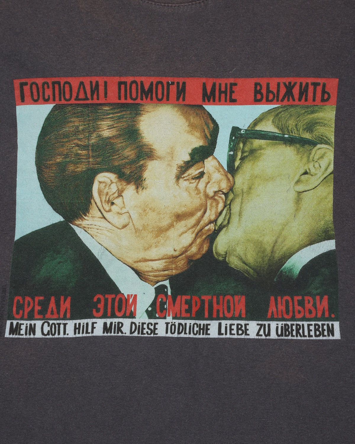 Vintage Vintage Cold War “Deadly Love” Kiss (Berlin Wall Inspired) Size US M / EU 48-50 / 2 - 2 Thumbnail
