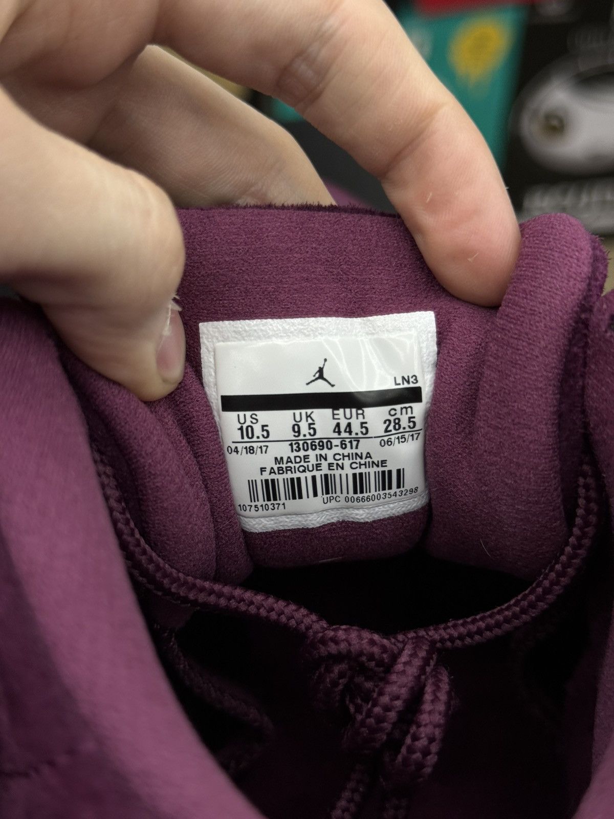 Jordan Brand Jordan 12 Bordeaux 2017 (130690-617) Size 10.5 🧼 Size US 10.5 / EU 43-44 - 14 Thumbnail