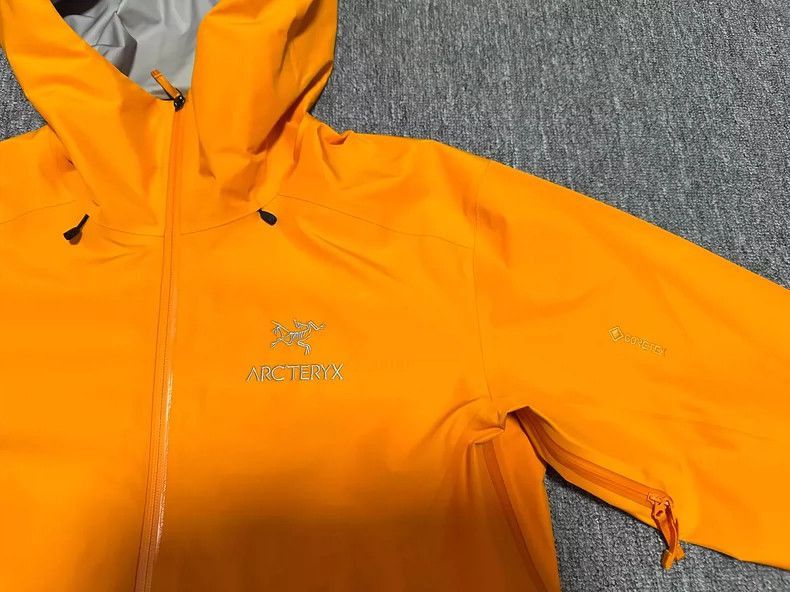 Arc'teryx Arcteryx Beta LT Jacket in Flame Yellow Size M / US 6-8 / IT 42-44 - 2 Thumbnail