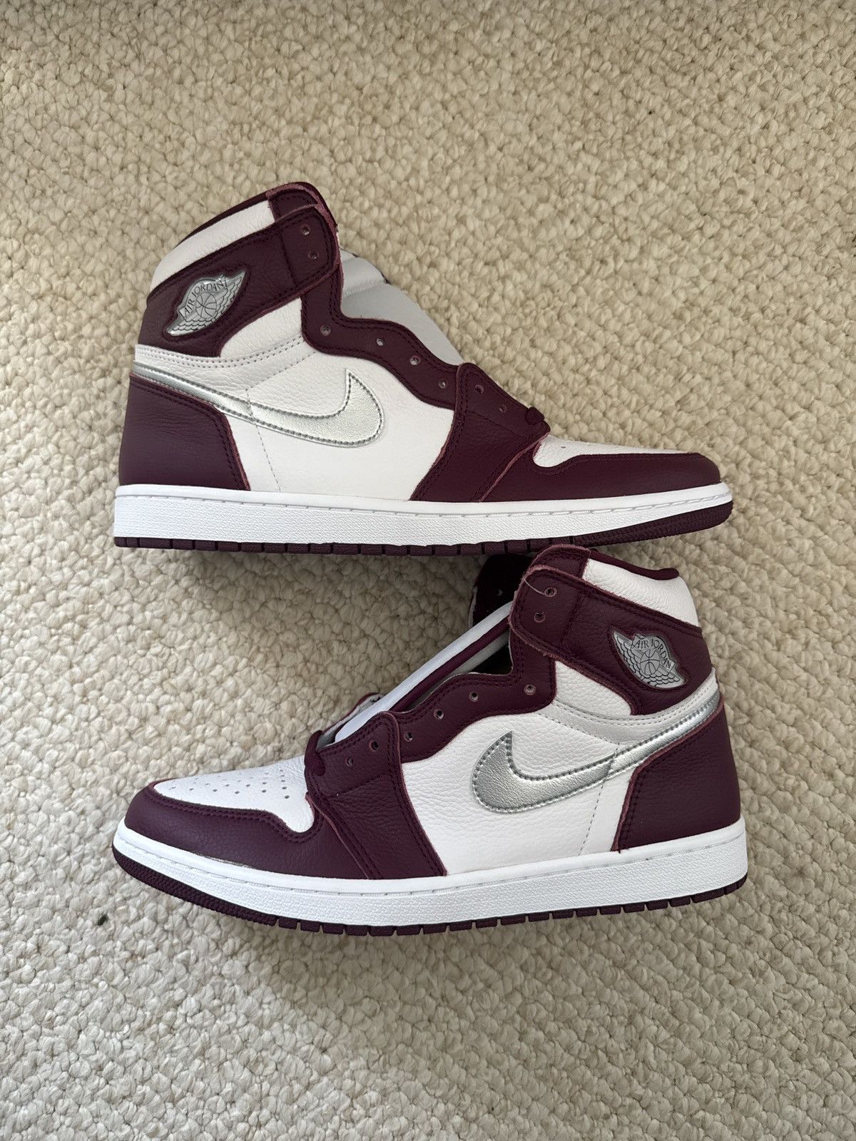 Jordan Brand × Nike Jordan 1 Retro High OG Bordeaux Size US 11 / EU 44 - 2 Thumbnail