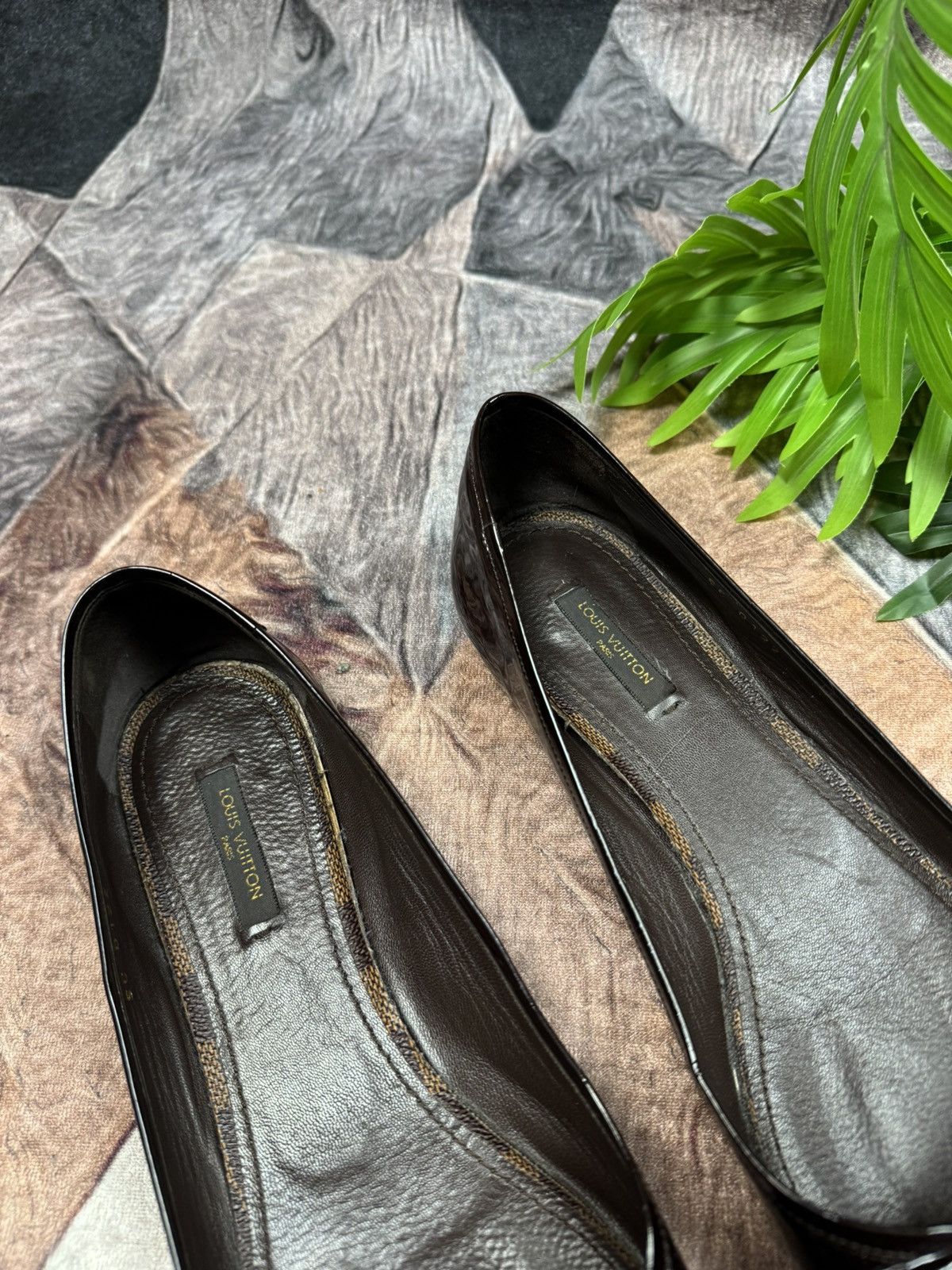 Louis Vuitton Louis Vuitton Brown Patent Leather ballet flats size 41 Size US 11 / IT 41 - 4 Thumbnail