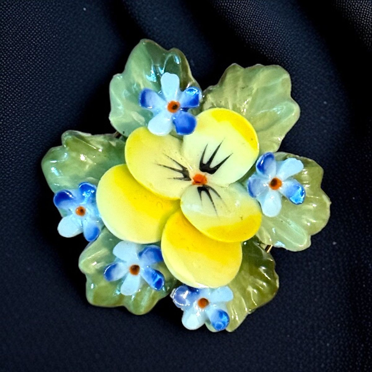 Vintage Vintage bone china yellow pansy flower brooch Size ONE SIZE - 1 Thumbnail