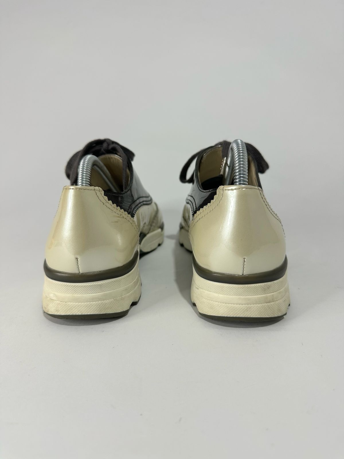 Chanel Chanel Cream/Grey Patent Leather CC Oxford Sneakers 37 EU Size US 7 / IT 37 - 4 Thumbnail