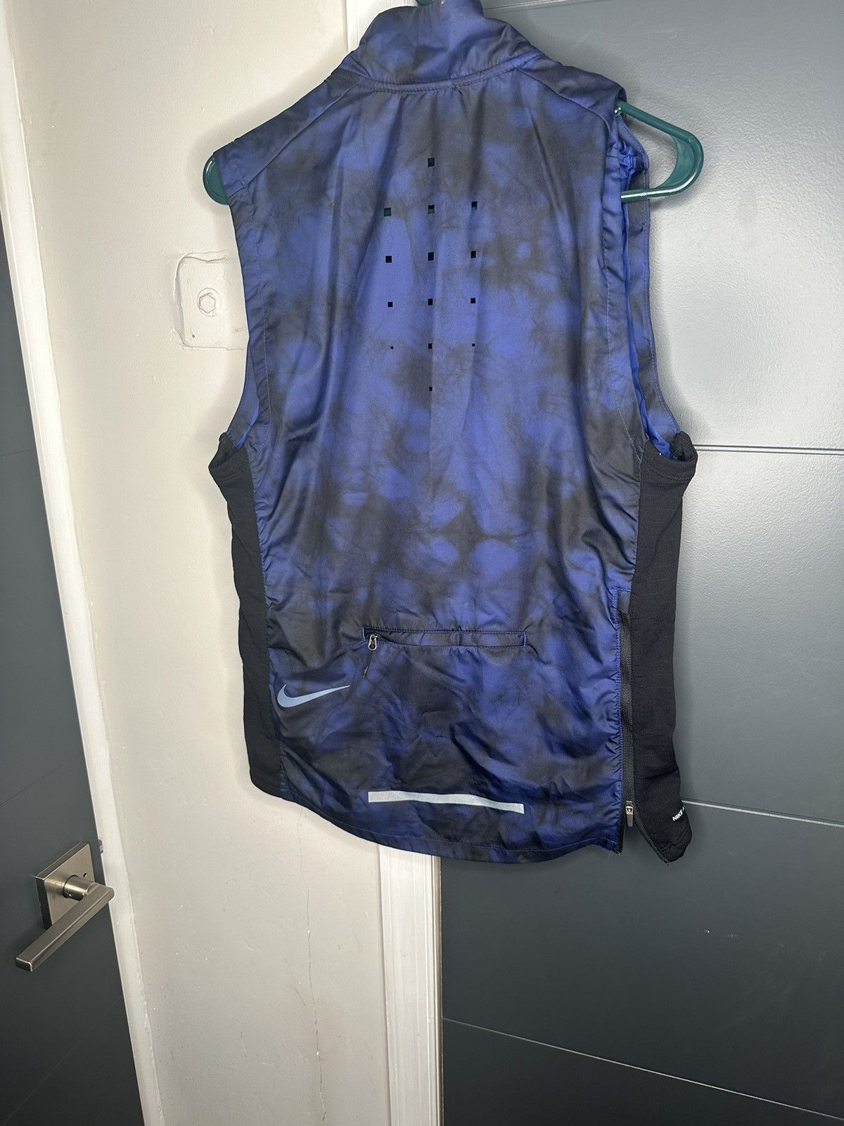 Nike Men’s Nike Aeroloft Running Jacket Size US S / EU 44-46 / 1 - 4 Thumbnail