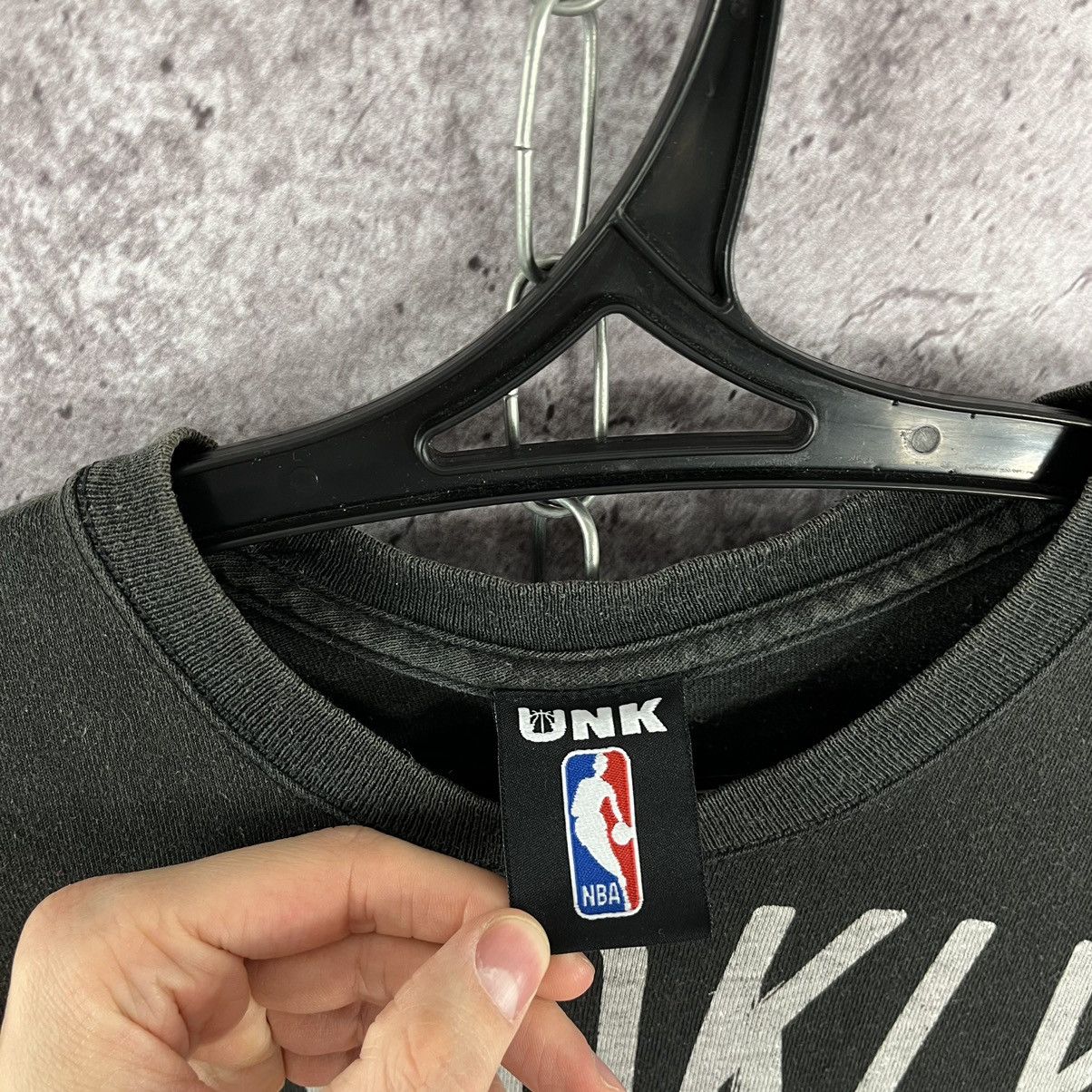 Brooklyn Clothing × NBA Vintage 90’s UNK Brooklyn T-Shirt Rare Big Logo Y2K Size S Size US S / EU 44-46 / 1 - 6 Thumbnail
