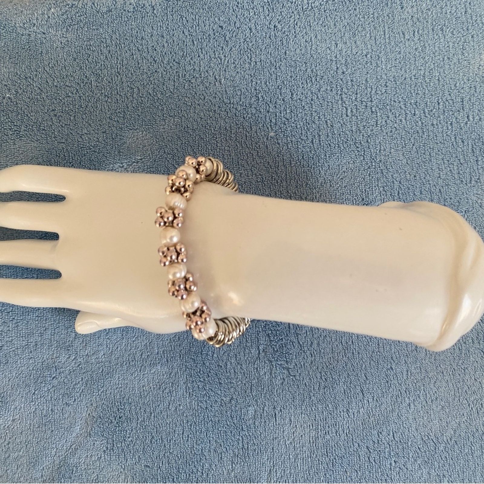 Other Silvertone and Faux Pearl Stretch Bracelet Size ONE SIZE - 9 Thumbnail
