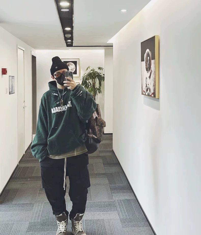 Balenciaga Balenciaga Green hole hoodie sweater Size US S / EU 44-46 / 1 - 9 Thumbnail