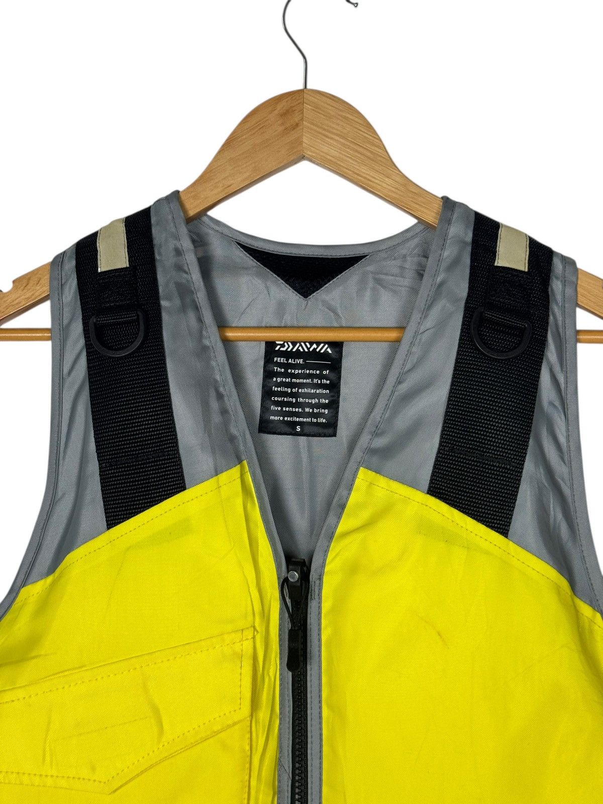 DAIWA 🔥LAST PRICE🔥 Daiwa Safety Fishing Vest Life Jacket FF-9001 Size US S / EU 44-46 / 1 - 3 Thumbnail