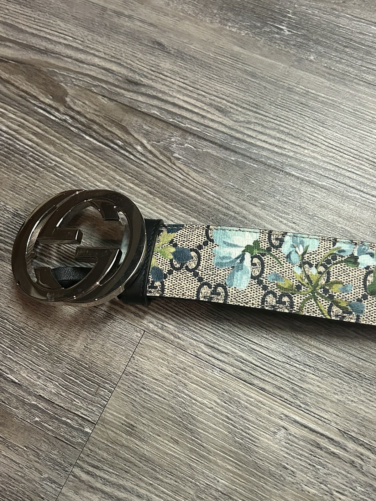 BRAND NEW 100% AUTHENTIC WITH RECEIPT