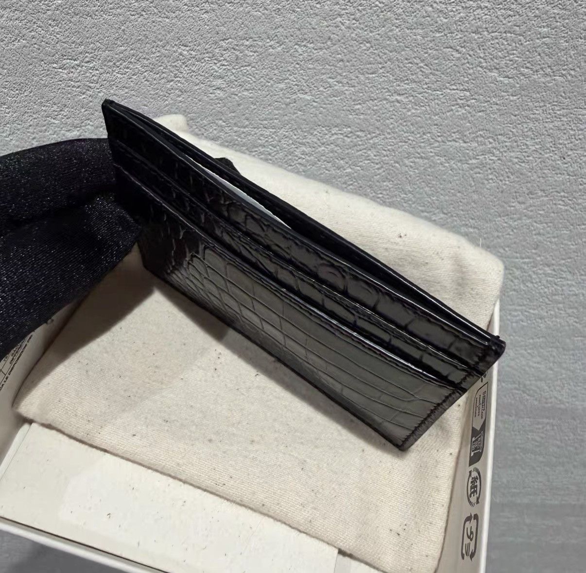 Yves Saint Laurent YSL CASSANDRE Embossed Crocodile Pattern Leather Card J42 Size ONE SIZE - 4 Thumbnail