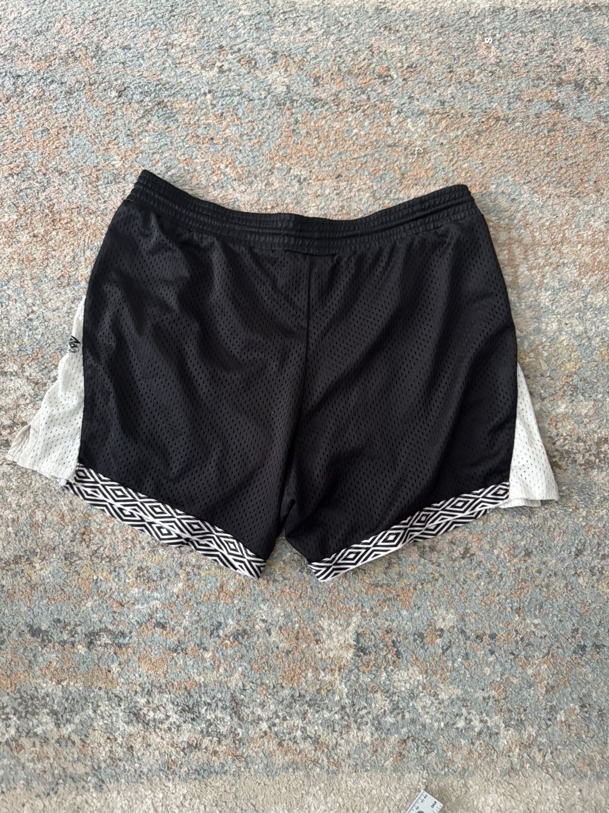 Umbro VTG Umbro BOLIVIA Soccer Shorts Black LRG Pro Training RARE Size US 34 / EU 50 - 9 Thumbnail