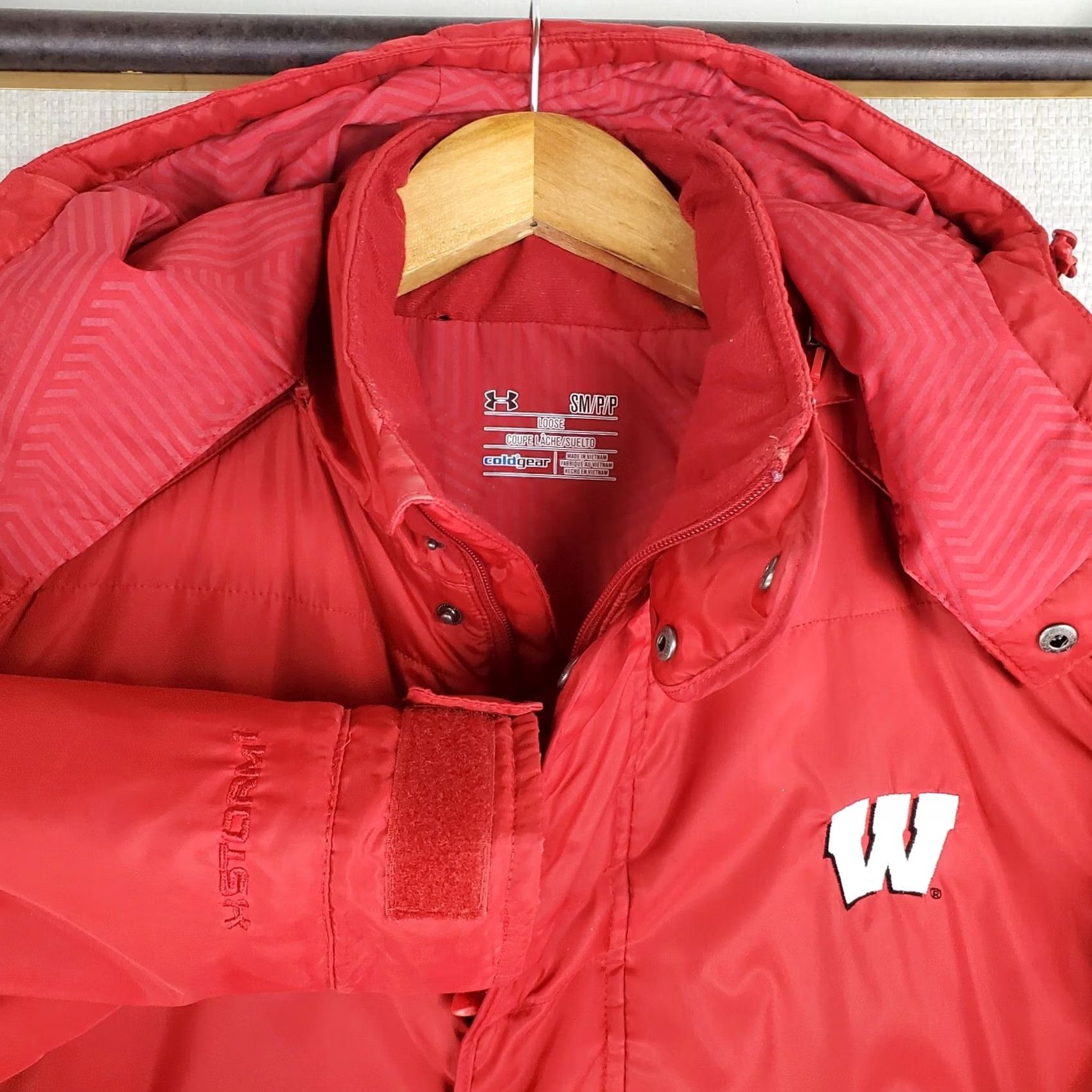 Under Armour Under Armour Wisconsin Mens Jacket Small Red Zip Hooded Insulated Storm 1 ColdGear Reactor Sideline Rainproof Windproof Puffer Coat - 100% Nylon Size US S / EU 44-46 / 1 - 5 Thumbnail