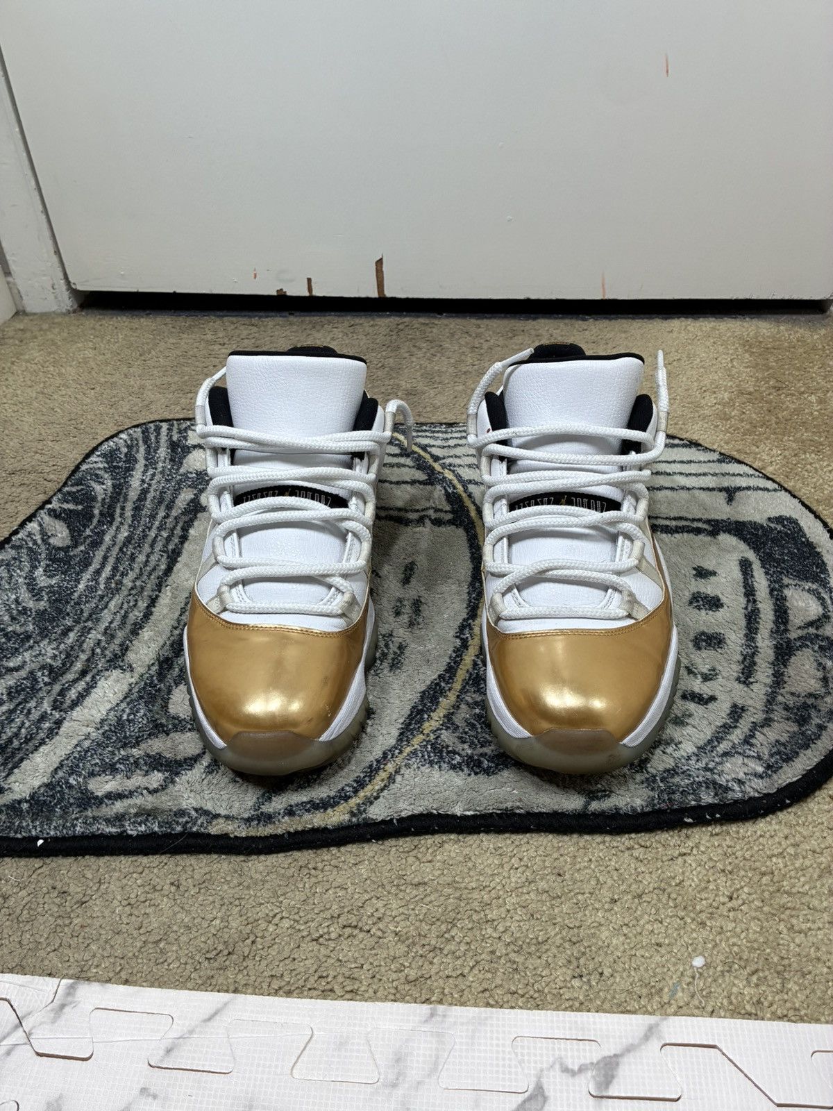 Jordan Brand Jordan 11 retro low closing ceremony 10.5 Size US 10.5 / EU 43-44 - 1 Thumbnail