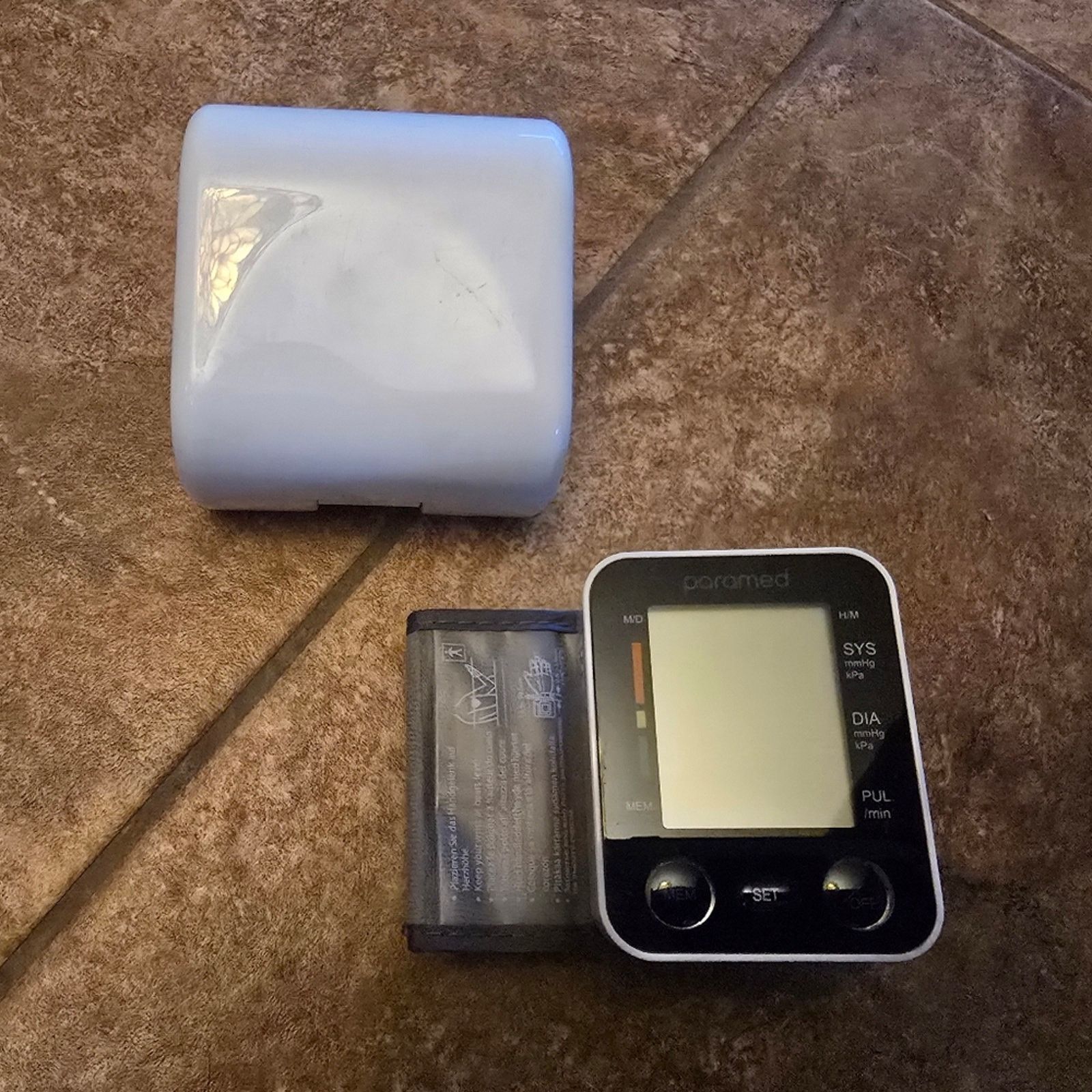 Other White | PARAMED | Electronic Blood Pressure Monitor Size ONE SIZE - 3 Thumbnail
