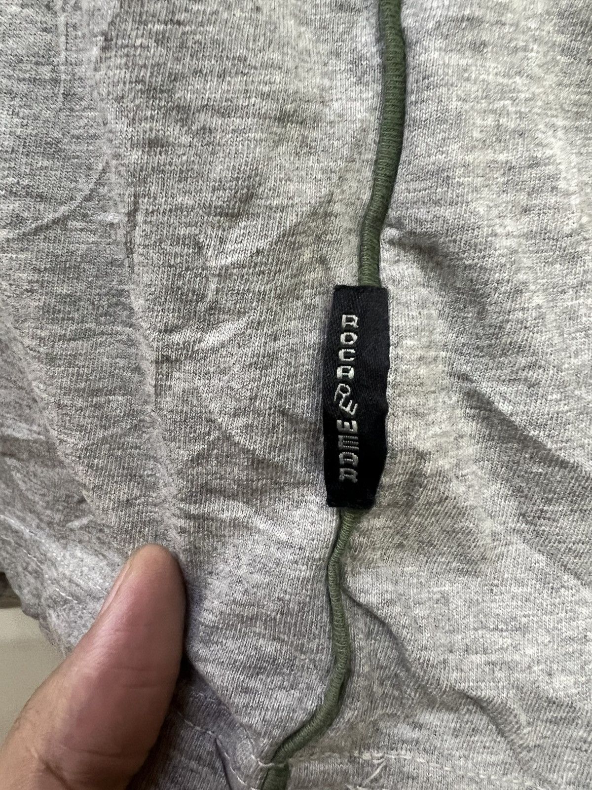 Rocawear Rocawear Vintage Gray Tee – Classic Streetwear Style Size US L / EU 52-54 / 3 - 7 Thumbnail
