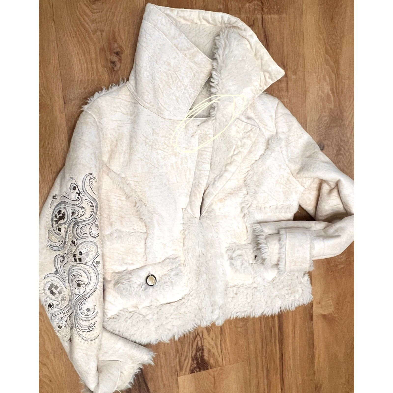 Vintage VINTAGE Wilson’s Leather Jacket Beiges Faux Suede Fur Trim Embroidered Sleeve L Women’s 90s Boho Western Y2K Size L / US 10 / IT 46 - 3 Thumbnail