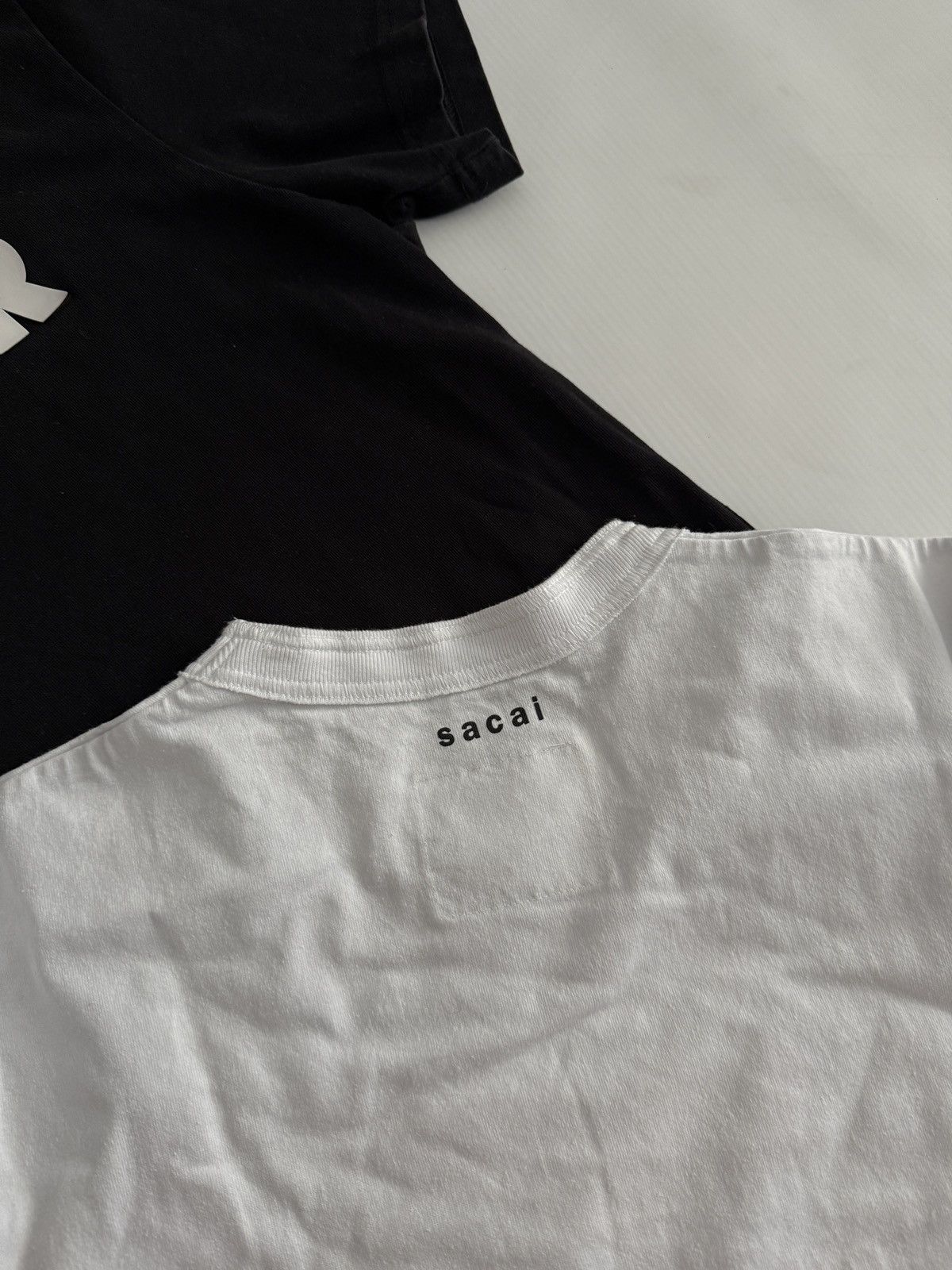 Sacai Sacai x KAWS Flocked Logo T-Shirt – White Size US S / EU 44-46 / 1 - 3 Thumbnail