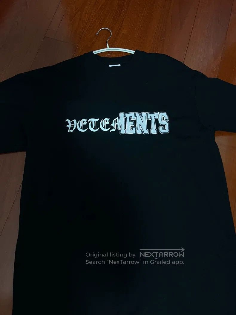 Vetements Vetements Black Sanskrit print short-sleeve Size US XS / EU 42 / 0 - 1 Thumbnail