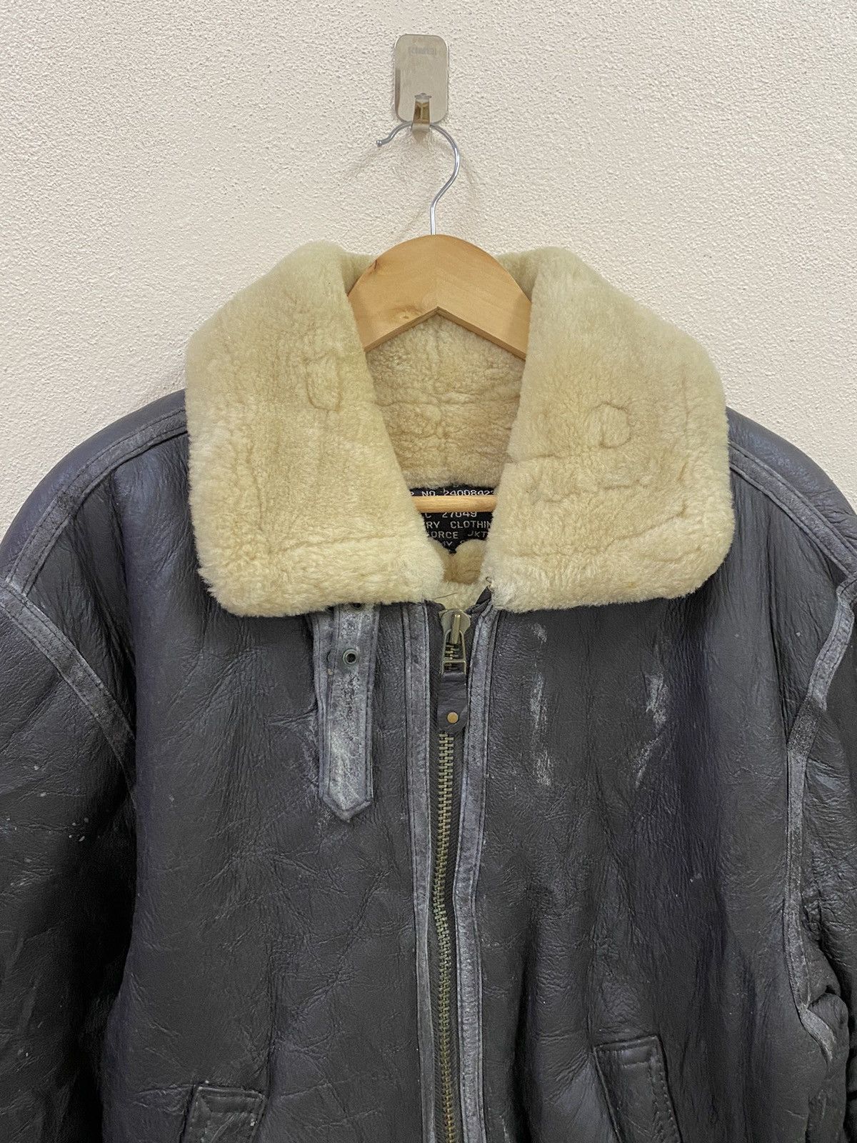 Vintage Vintage B3 Military Air Force Leather Jacket Size US XL / EU 56 / 4 - 5 Thumbnail