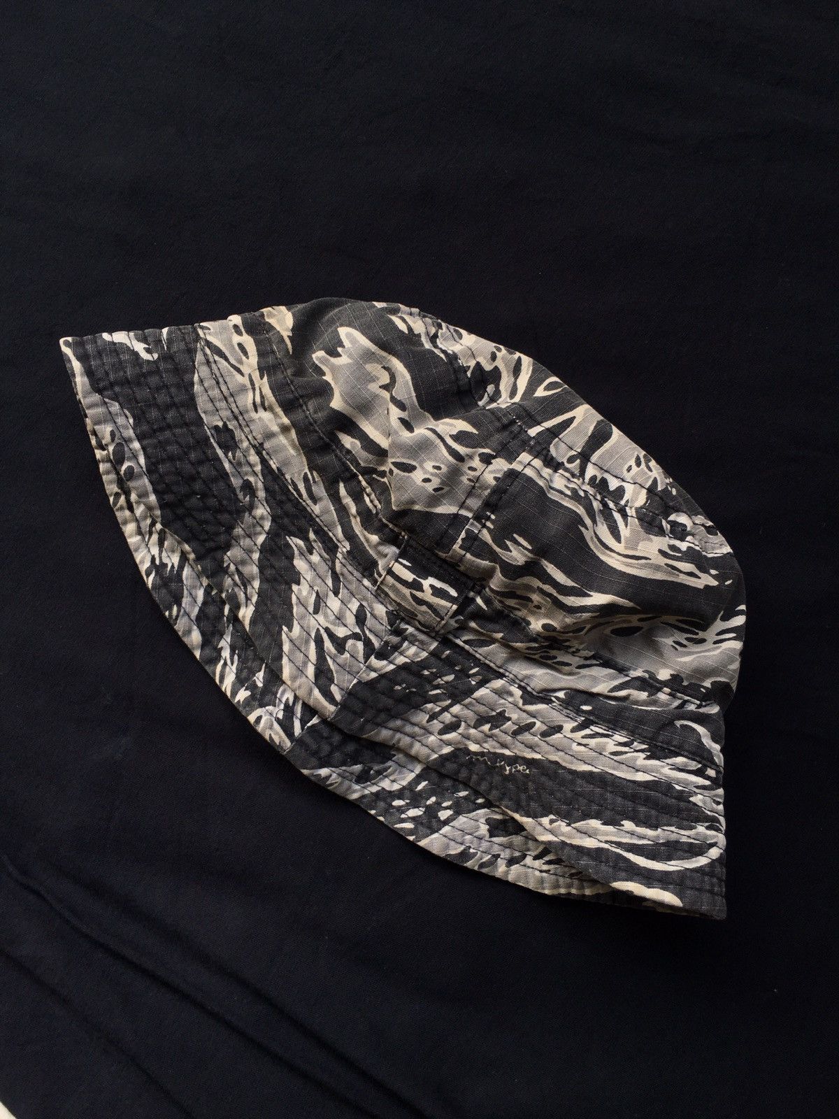 Descendant × Japanese Brand × Wtaps Vintage Wtaps Bucket Hats Tiger Camo Size 32 - 4 Thumbnail