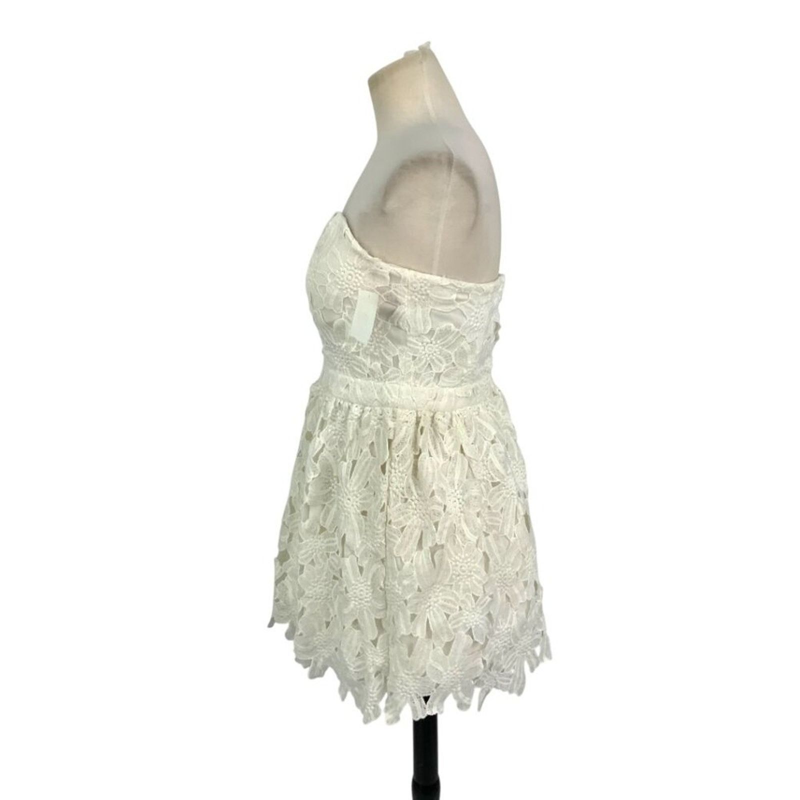 Other White Floral Applique Strapless Mini Dress Size Small NWOT Size S / US 4 / IT 40 - 3 Thumbnail