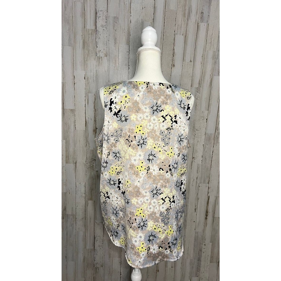 Calvin Klein Calvin Klein Women's Floral V-Neck Sleeveless Blouse Size XL Size XL / US 12-14 / IT 48-50 - 4 Thumbnail