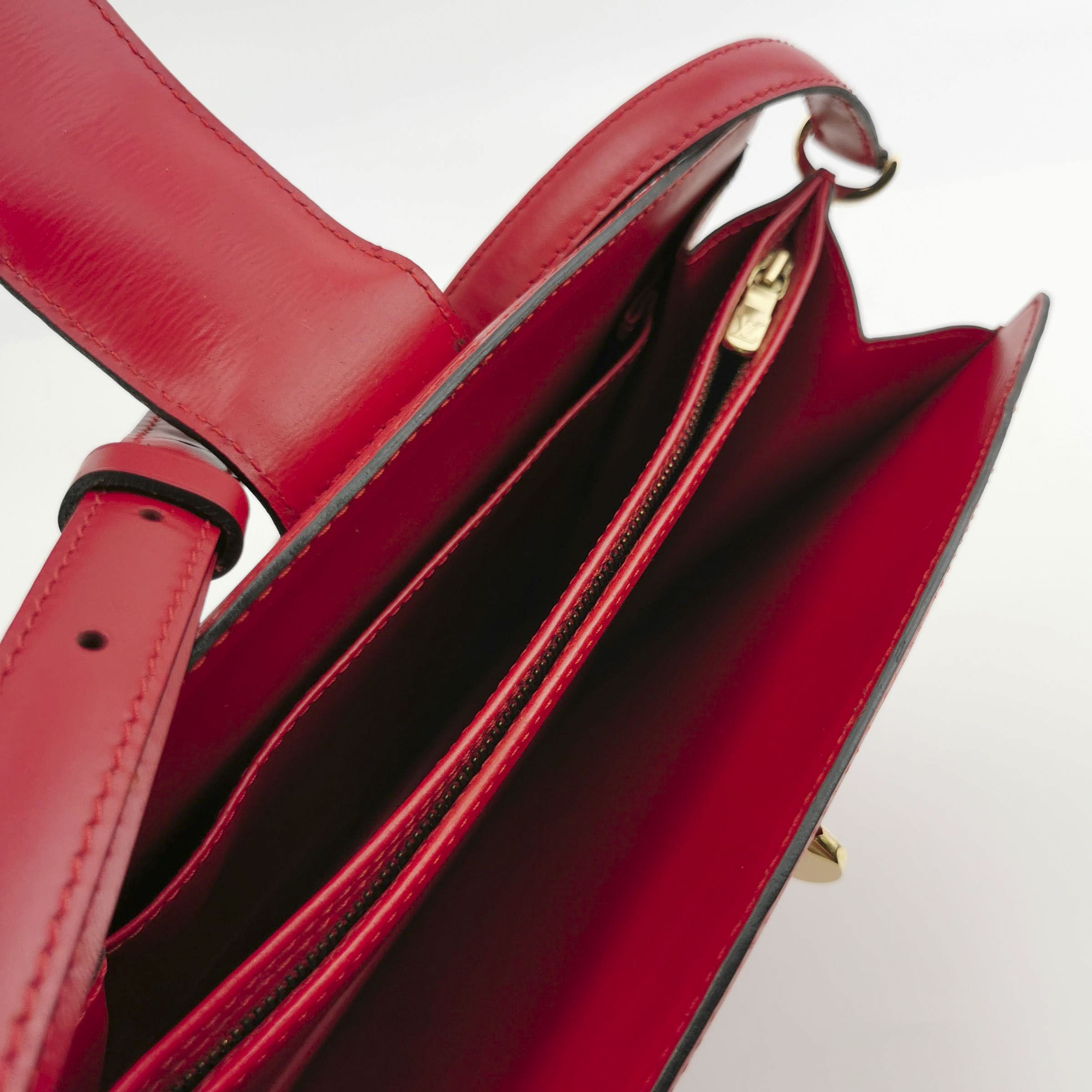 Louis Vuitton Louis Vuitton (LV) Cluny cowhide solid color water ripple m Size ONE SIZE - 2 Thumbnail