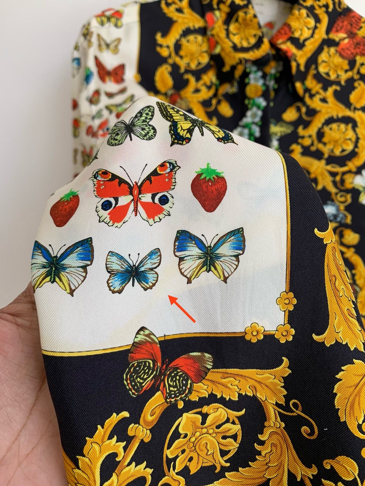 Versace Vintage 90s Gianni Versace Gold Butterflies Silk Shirt Size M / US 6-8 / IT 42-44 - 8 Thumbnail