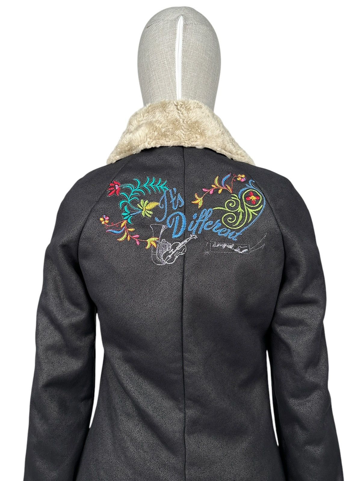 Desigual DESIGUAL RAINBOW WOMEN’S SHORT JACKET FAUX FUR BLACK COAT Size XS / US 0-2 / IT 36-38 - 6 Thumbnail