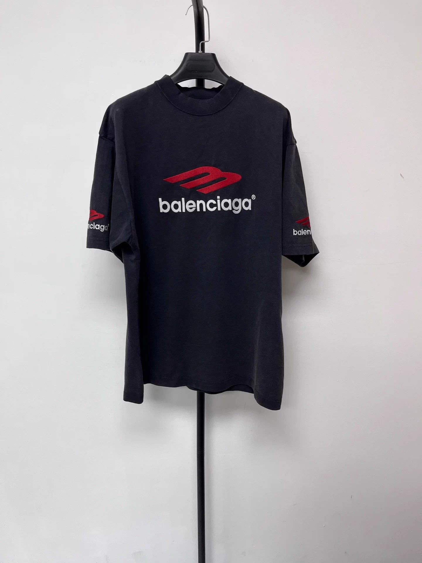 Balenciaga Balenciaga Logo Print Oversized Unisex Black S SS Crew T Size US S / EU 44-46 / 1 - 1 Thumbnail