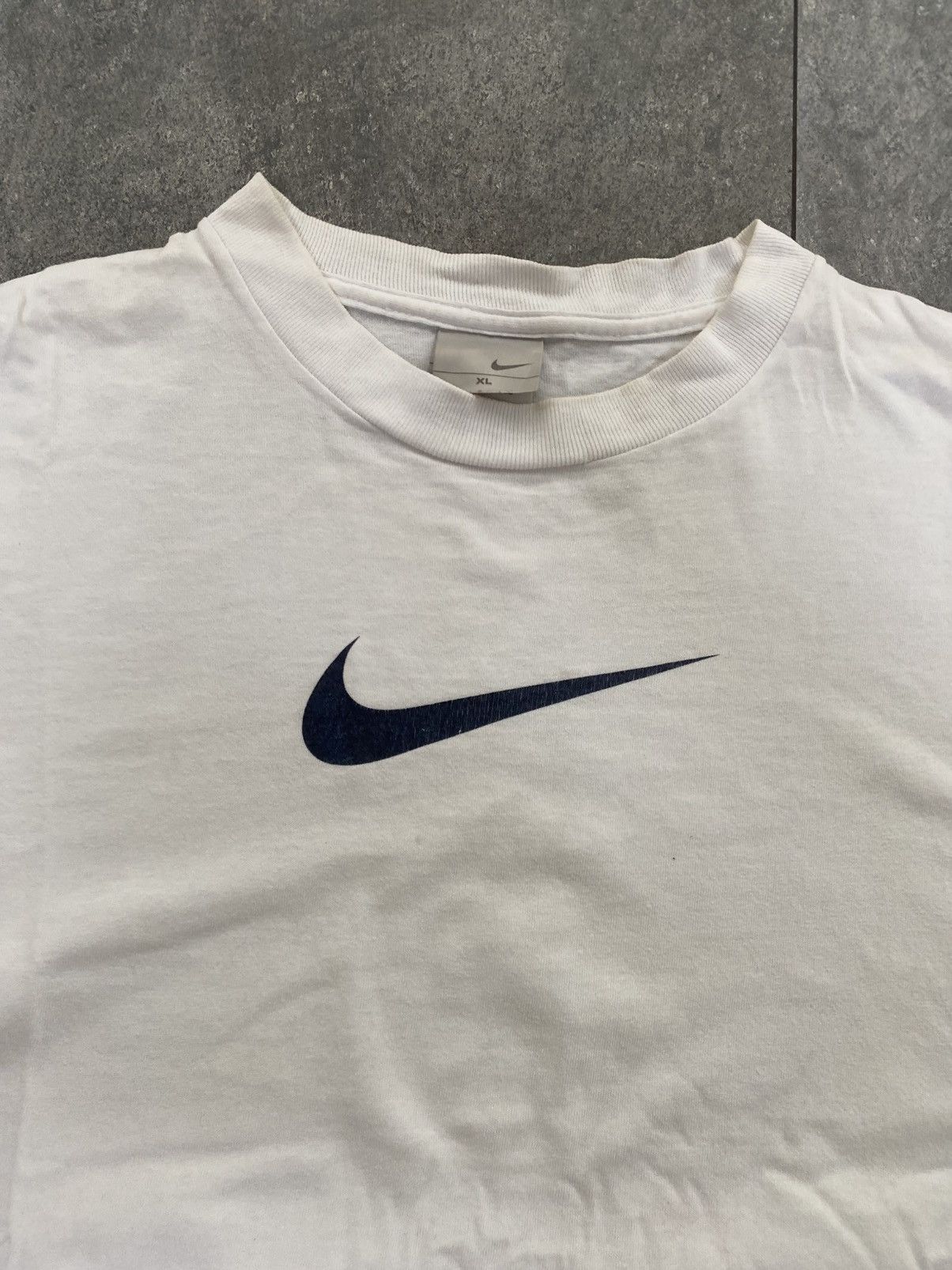 Nike Vtg Nike tee Center Logo Size US XL / EU 56 / 4 - 2 Thumbnail