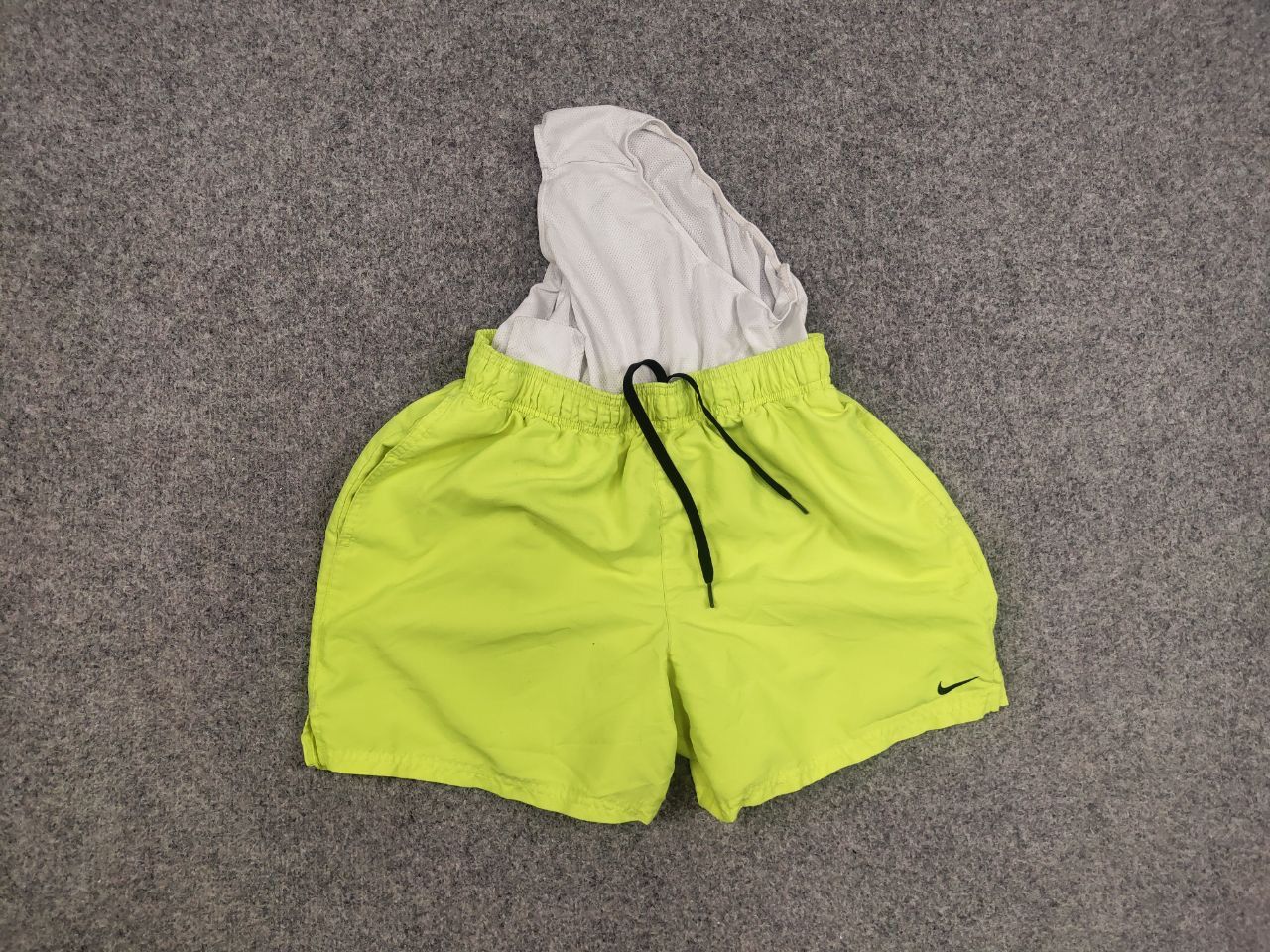 Nike Vintage Nike Swoosh Bright green Casual shorts Y2K Style Size US 32 / EU 48 - 11 Thumbnail