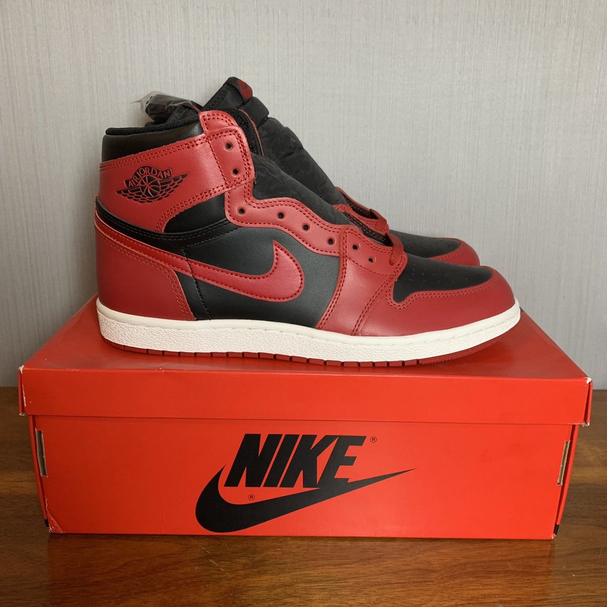 Jordan Brand Jordan 1 Retro High 85 Varsity Red Size US 11 / EU 44 - 9 Thumbnail
