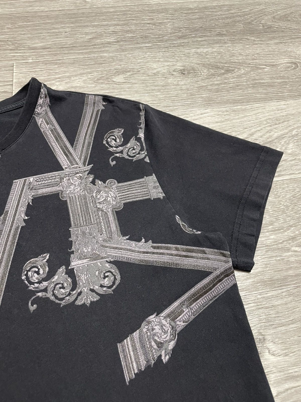Versace Versace Jeans Couture Baroque Graphic Tee Black Size US M / EU 48-50 / 2 - 8 Thumbnail