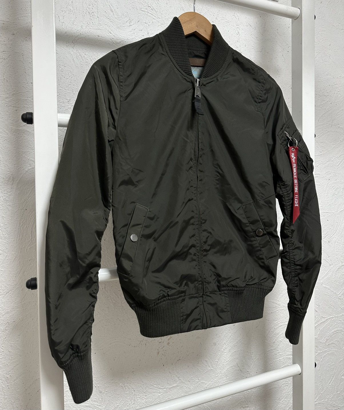 Alpha Industries Men’s Alpha Industries Bomber Jacket Olive Green Size XS Size US XS / EU 42 / 0 - 3 Thumbnail