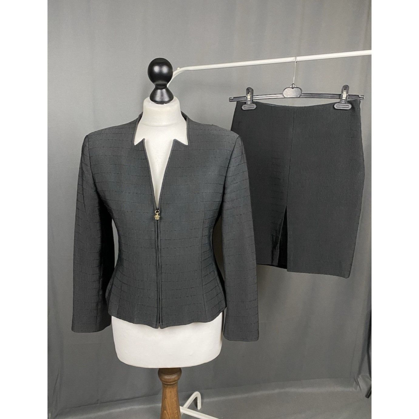 Versace RARE! Gianni Versace Vintage Women's Black Wool Silk 2 Piece Size M / US 6-8 / IT 42-44 - 1 Thumbnail