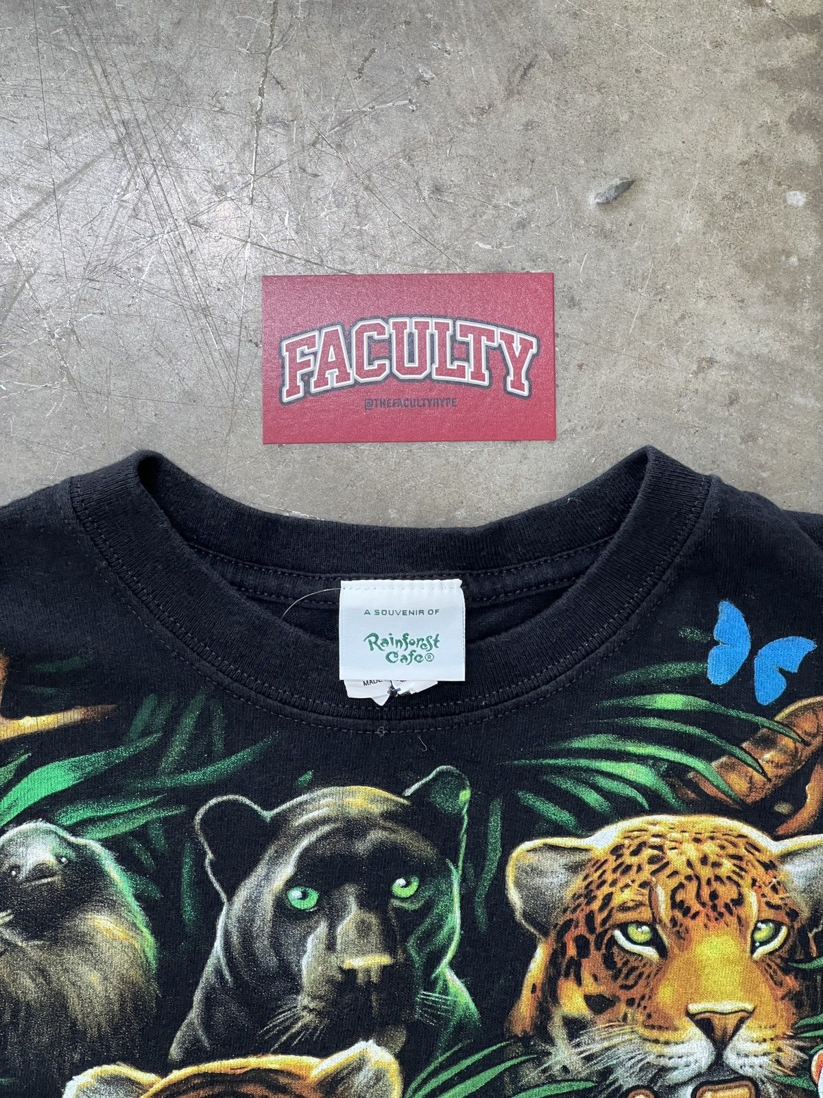 Vintage Vintage Early 2000s Rainforest Tee Cafe Medium Size US M / EU 48-50 / 2 - 3 Thumbnail