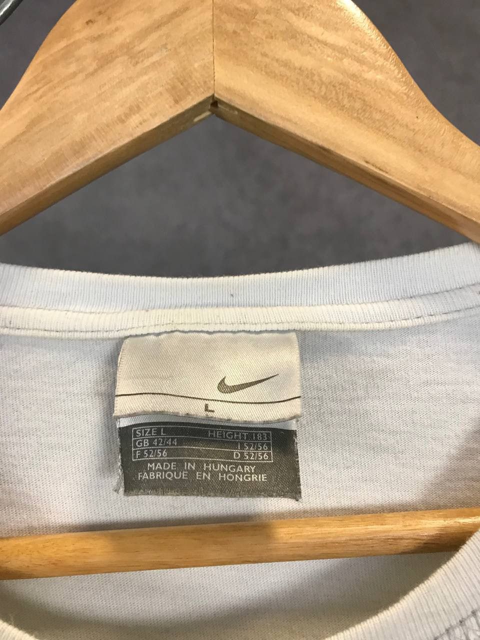 Nike × Vintage Nike swoosh streetwear vintage big center logo tee Size US L / EU 52-54 / 3 - 5 Thumbnail
