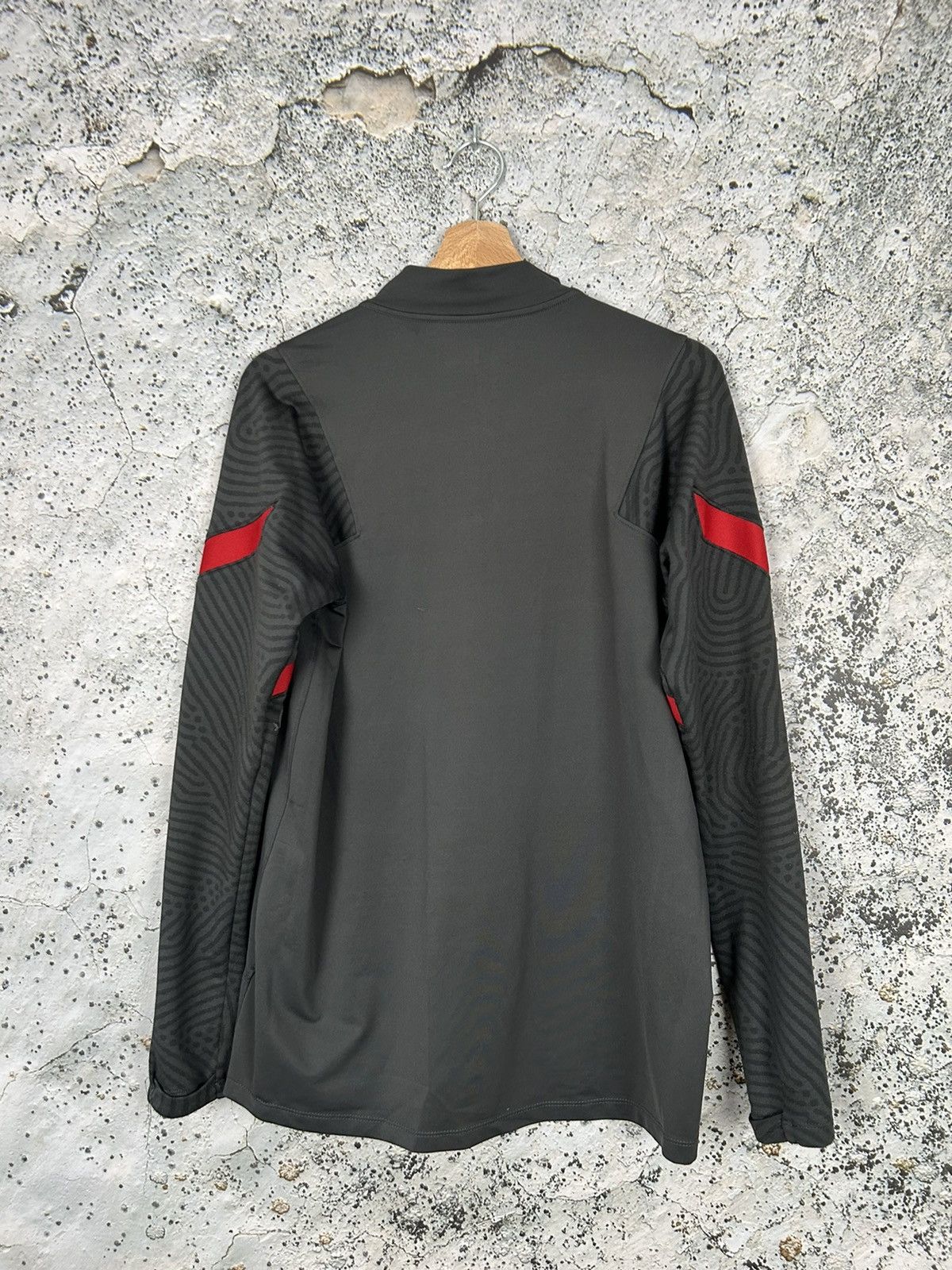 Nike Nike Liverpool FC Soccer Jersey Training Football Rare Size US M / EU 48-50 / 2 - 4 Thumbnail