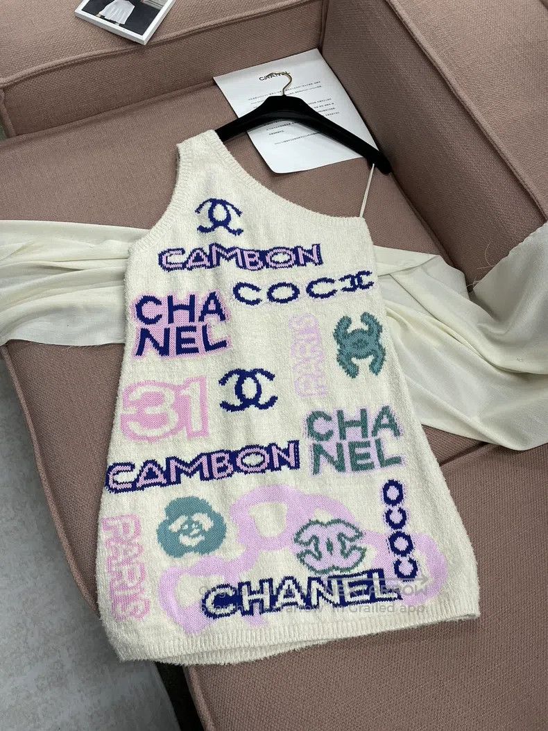 Chanel Chanel 23p popular white letter double C letter logo graff Size XS / US 0-2 / IT 36-38 - 2 Thumbnail