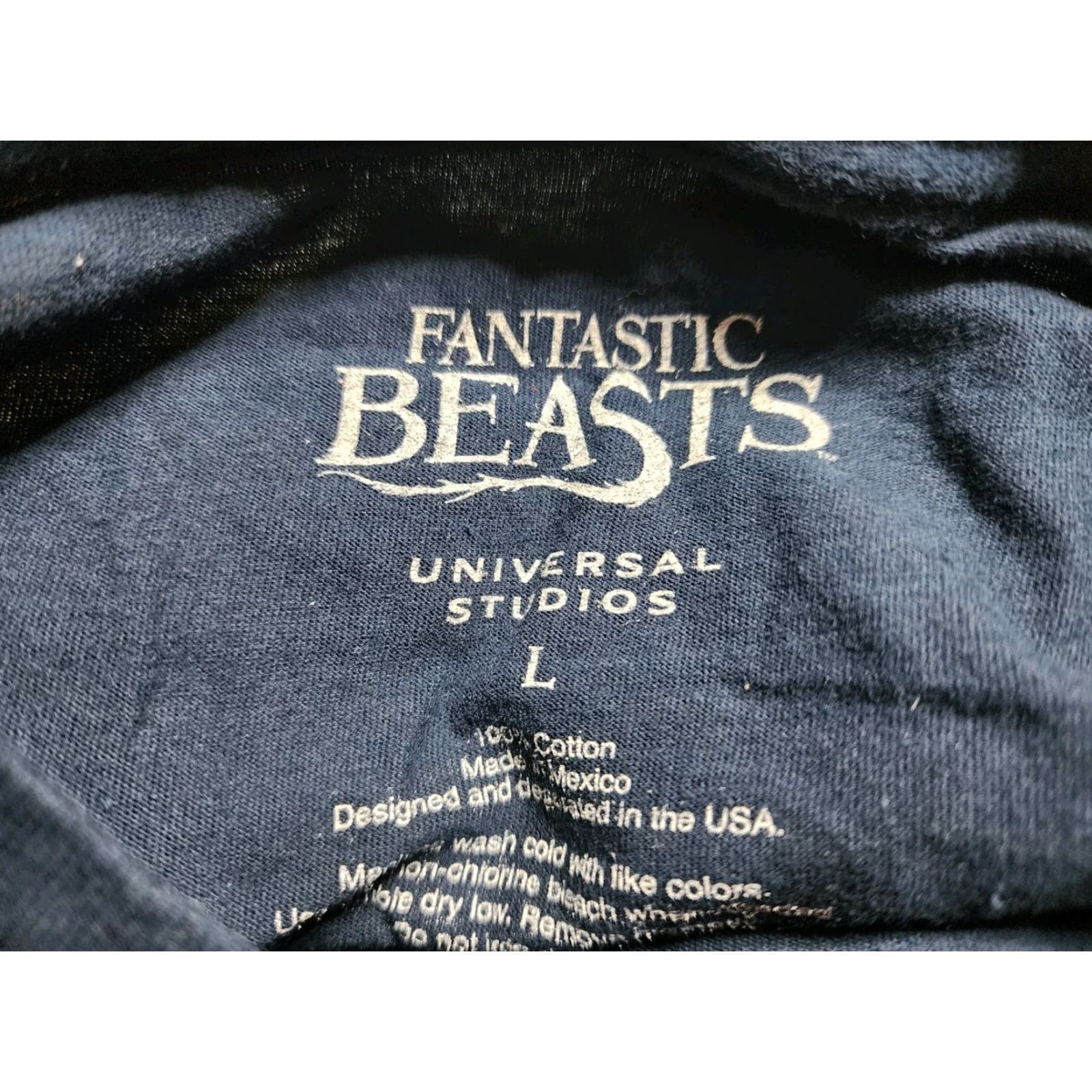Vintage VINTAGE Universal Studios Hollywood Fantastic Beasts T-Shirt Men Large Blue Short Sleeve Crew Neck University Theme Size US L / EU 52-54 / 3 - 4 Thumbnail