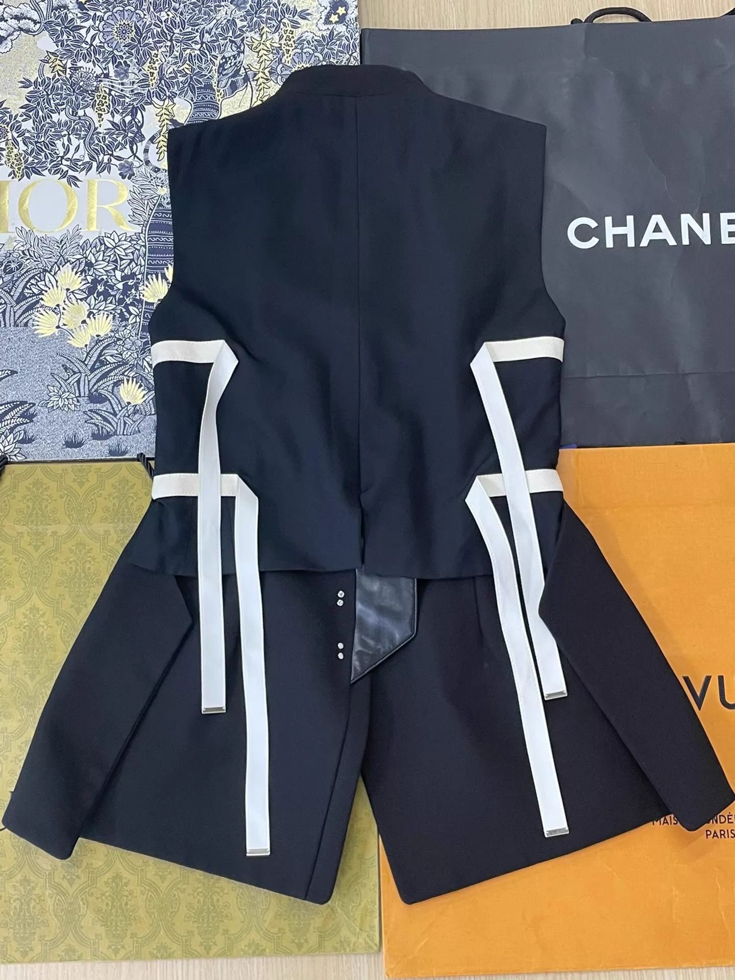 Louis Vuitton LV Black Structured Cinched Strappy Vest 36 Size XS / US 0-2 / IT 36-38 - 2 Thumbnail