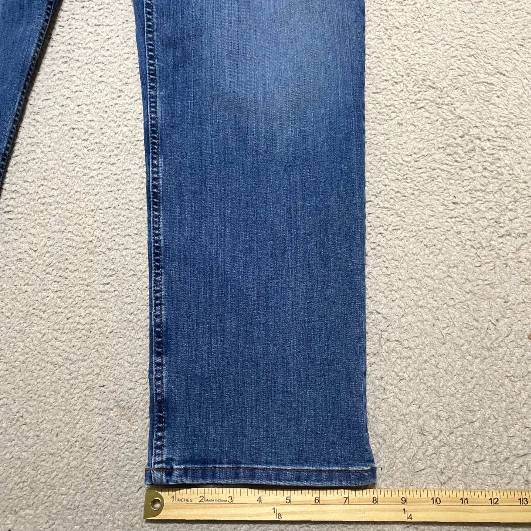 Vintage L.L. Bean Jeans Mens 40x30 Blue Denim Straight Medium Wash Mid Rise Classic Shirt Mens Size: 40 Regular Blue Jeans Straight 5-Pocket Design Mens 40x30 Size US 40 / EU 56 - 5 Thumbnail