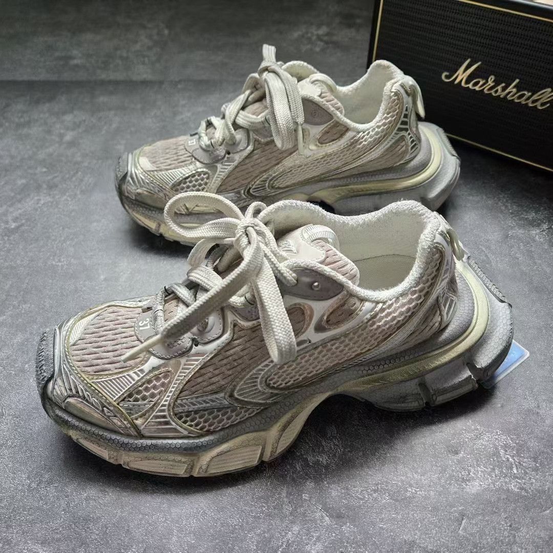 Balenciaga Balenciaga Beige Lowtop Sneakers XXXL Women Size US 8 / IT 38 - 1 Thumbnail